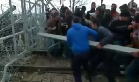 Caught On Tape: 500 Syrians Storm Greek Border Fence With Homemade Battering Ram [VIDEO]