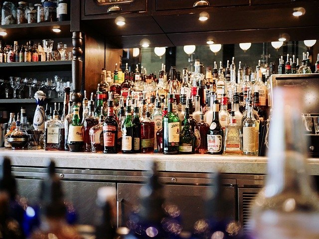 Gov. Abbott Authorizes Restaurants to Deliver Alcohol With Food Purchase